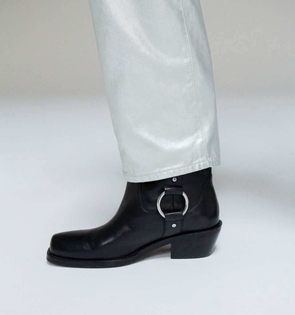 Ankle boots with metal ring - women's boots and ankle boots - Black | Sisley image number 1